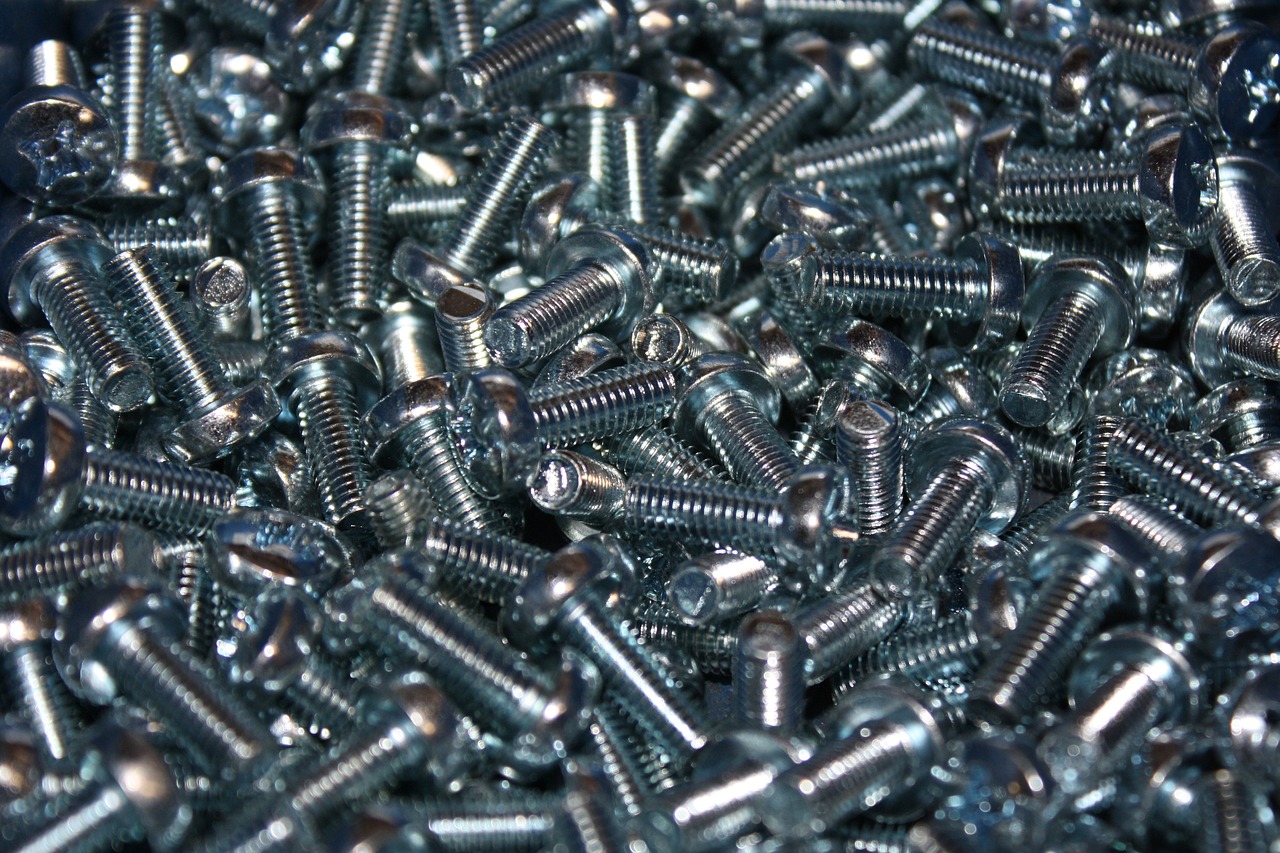 screws, fasteners, stainless-2428946.jpg