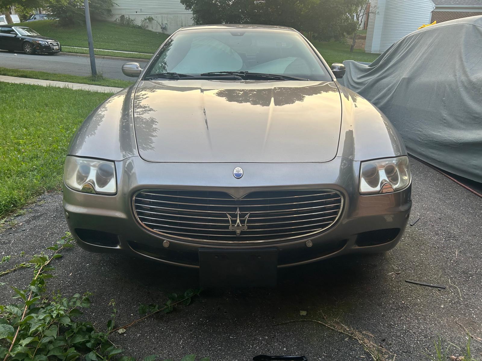 2005 Maserati Quattroporte front view in Grigio Nuvolari